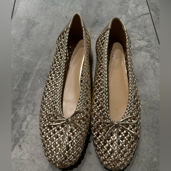 Calvin Klein Zatoria Gold Woven Loafers - Picture 4 of 5